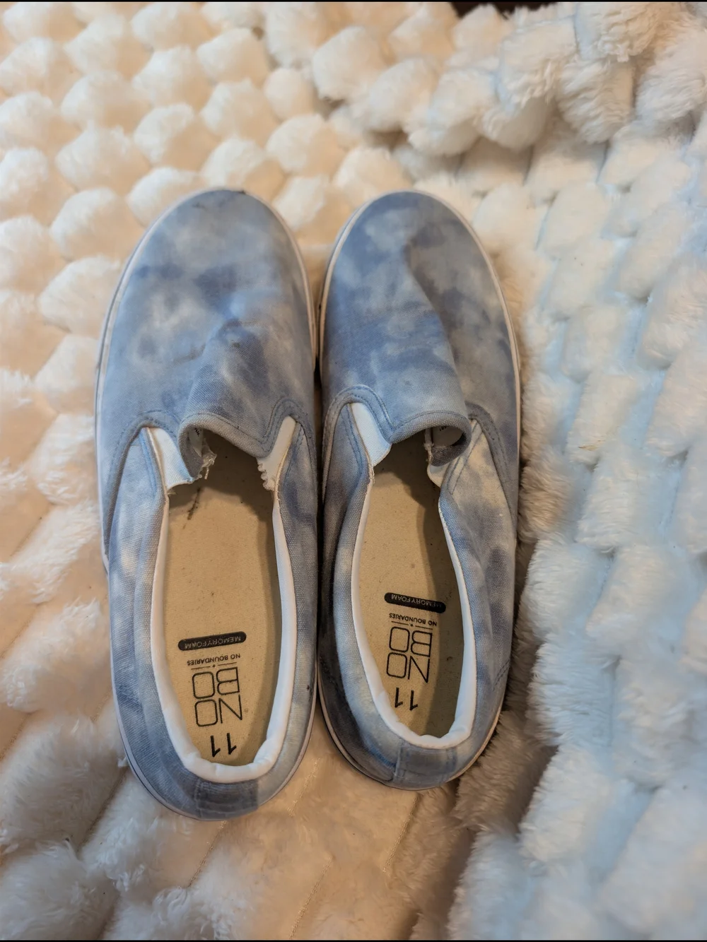 No Boundaries Men's Blue Cloud Tie Dye Slip On Canvas Sneakers Memory Foam